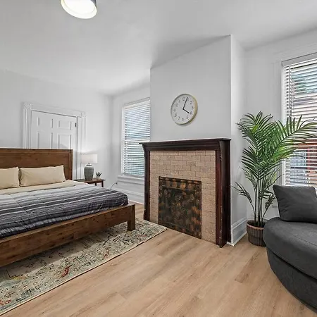 Shadyside, Central !4 Stylish And Central Studio With Free Parking