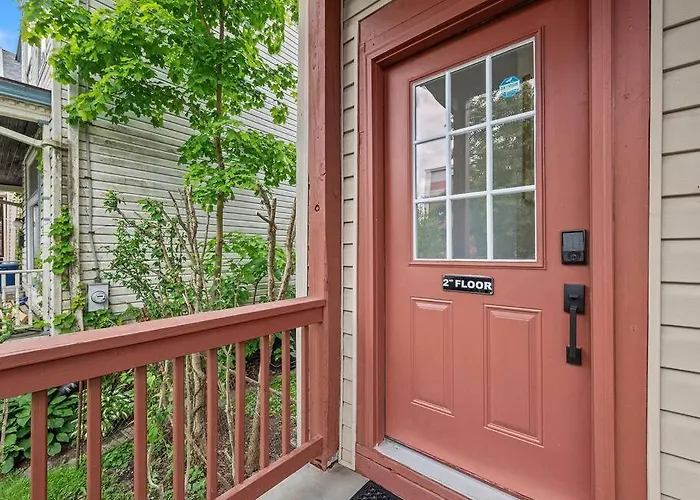 Shadyside, !4 Stylish And With Free Parking Apartment *