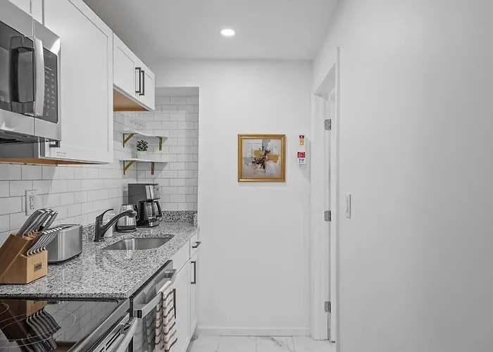 Shadyside, !4 Stylish And With Free Parking Pittsburgh