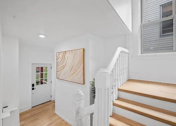 Shadyside, !4 Stylish And With Free Parking *