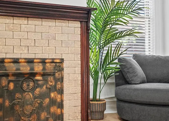 Shadyside, !4 Stylish And With Free Parking Apartment