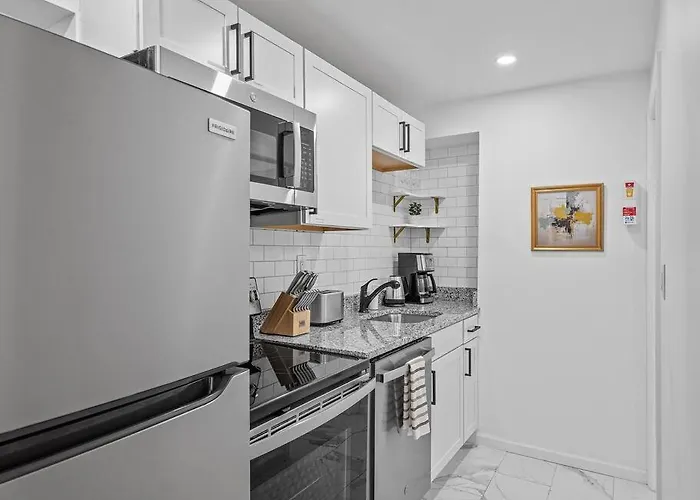 Shadyside, !4 Stylish And With Free Parking Pittsburgh